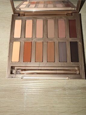 Urban Decay (NEVER USED) Ultimate Neutrals Eyeshadow Palette